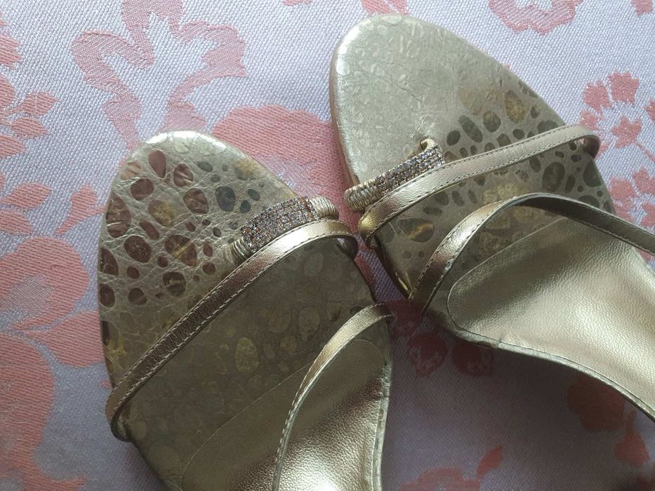 Босоніжки. Р. 39