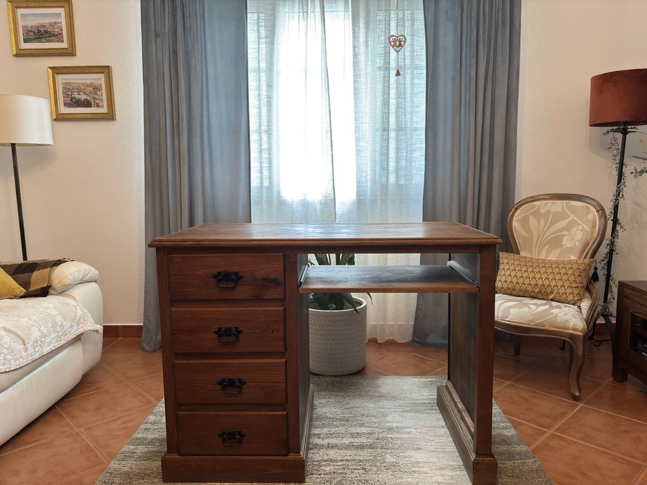 Secretária em Madeira