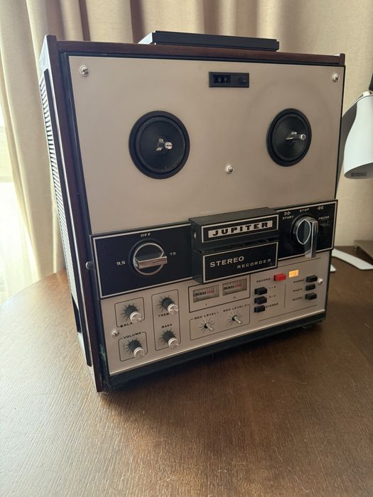 Вінтажний котушковий магнітофон Jupiter Stereo Recorder 1978