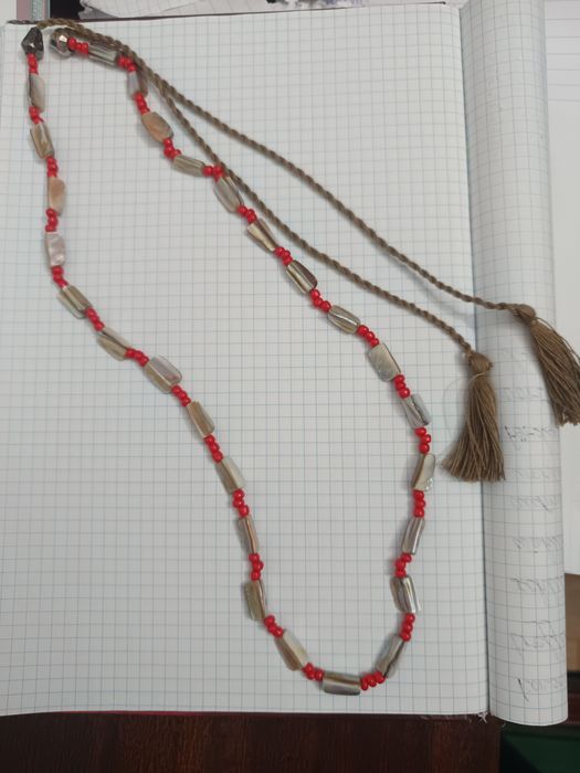 Намисто з перламутру та коралів