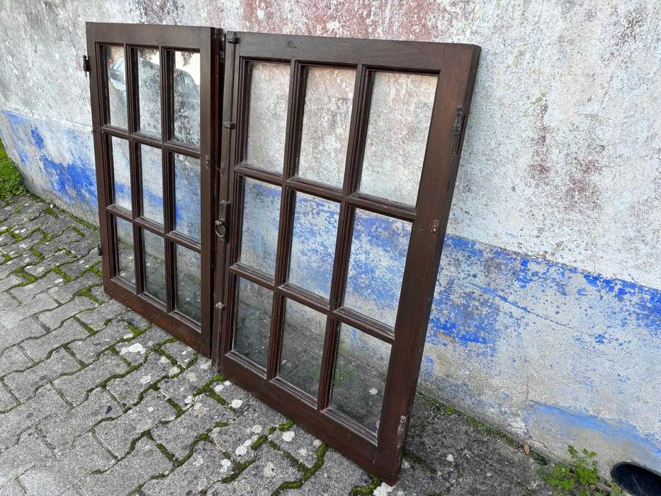 Janelas rústicas em madeira maciça