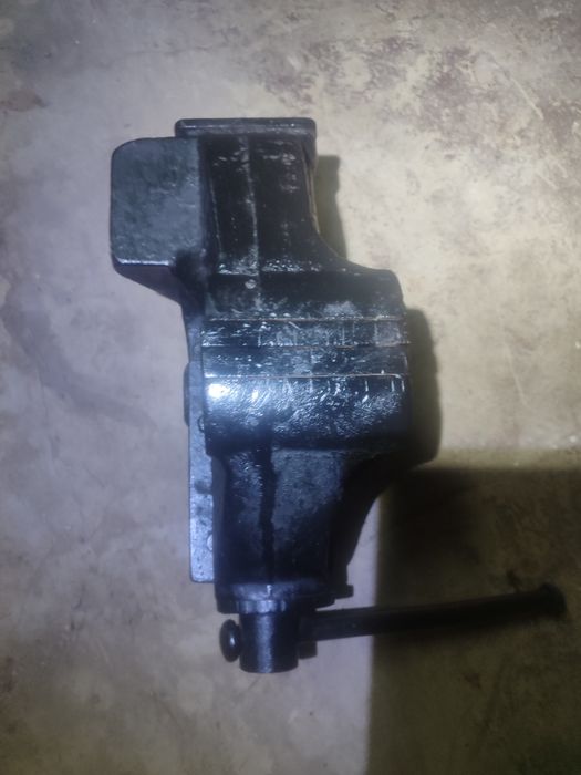 Тиски слесарные 120 с наковальней