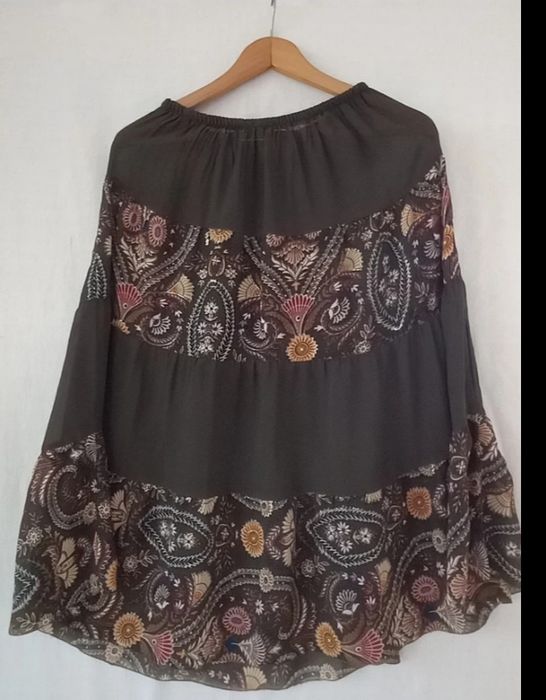 Conjunto Saia rodada e T-shirt caqui