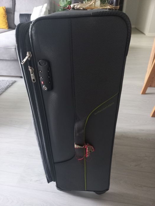 Mala de viagem 23 kg - Sansonite  em tecido com cinza.