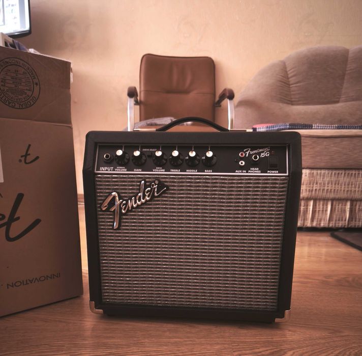Гітарний комбопідсилювач Fender Frontman 15G