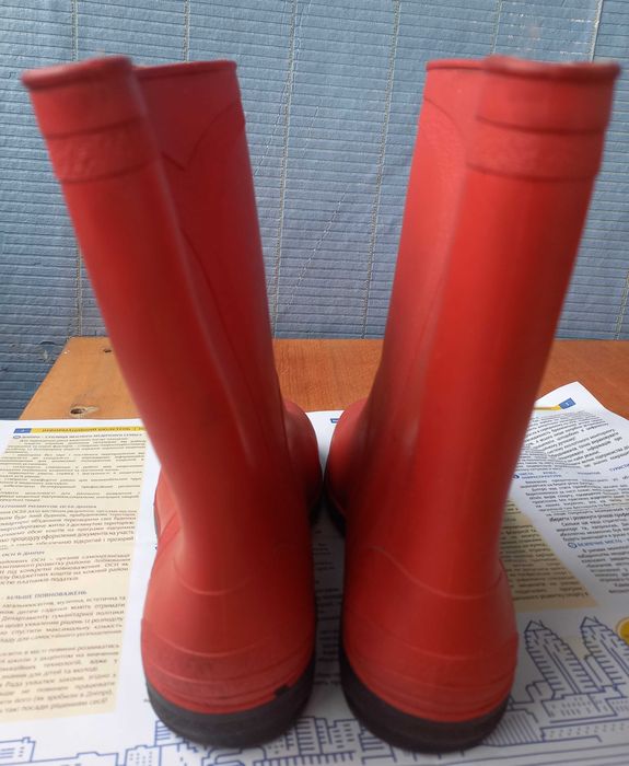 Дитячі/жіночі резинові чобітки б/в 35-36розм у відмінному стані