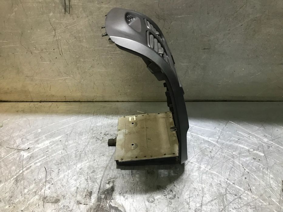 CONSOLA / MOLDURA DO RADIO HYUNDAI ACCENT II 99-05 84741-25300