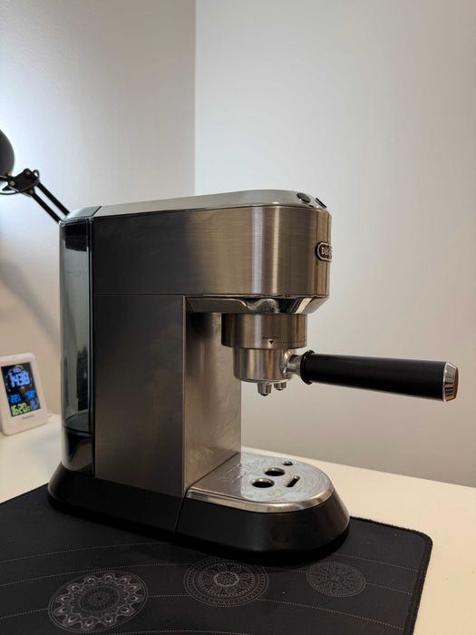 Кавоварка рожкова DELONGHI Dedica EC685.M
