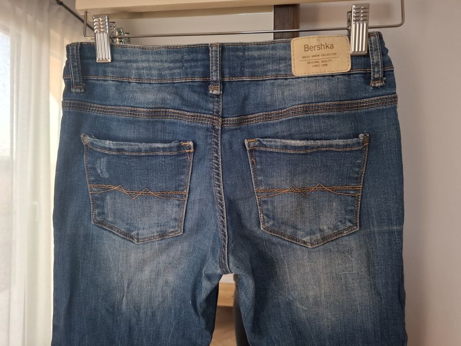 Jeansy rurki z dziurami Bershka rozmiar 36