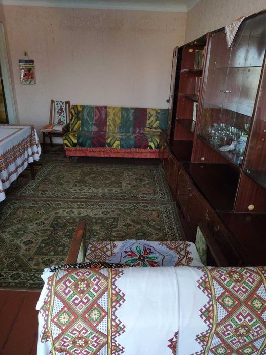 Продам 2-кімнатну квартиру з гаражем в центрі м.Тростянець.