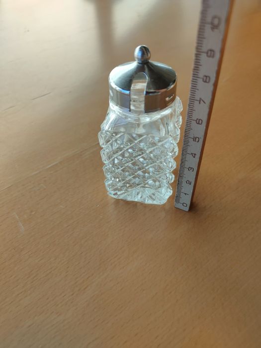 Conjunto de peças em vidro trabalhado.