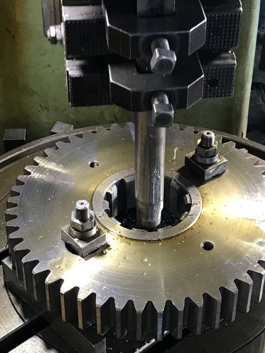 Нарізка зуба, зубофрезерна та  зубодовбальна робота