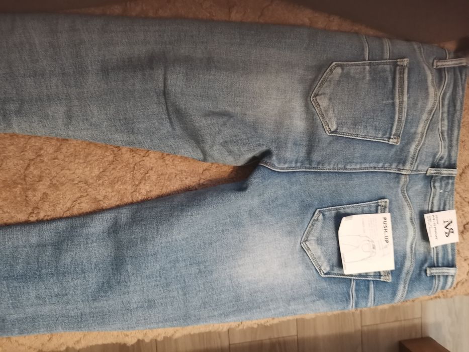 Nowe spodnie niebieskie M Sara 31 push up cekiny motyle