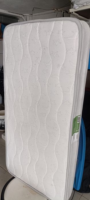 Berço+ colchão de bebé