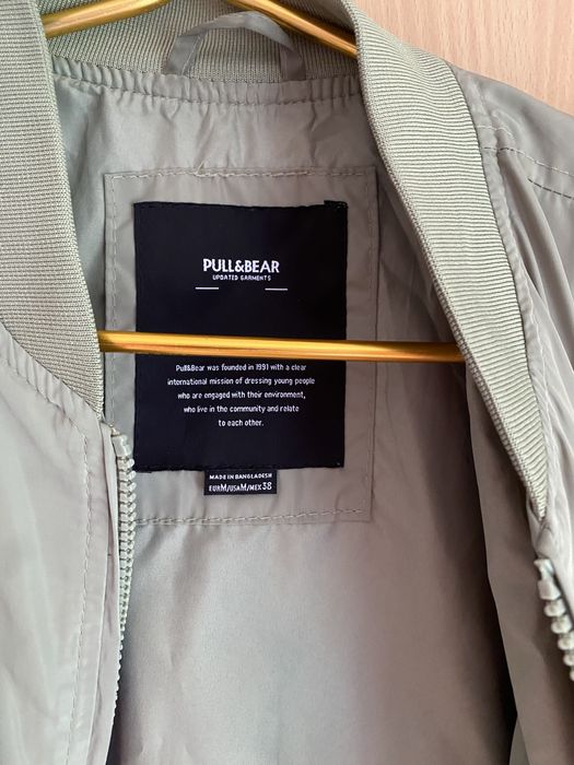 Бомбер від Pull&Bear