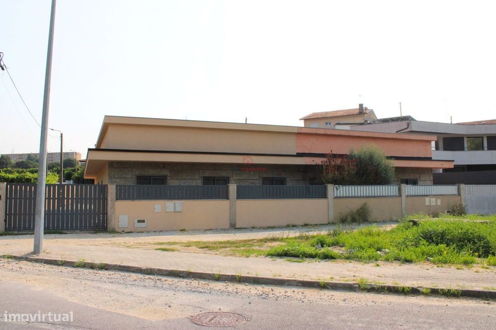 Moradia T3 Térrea totalmente Remodelada em Lordelo, Guimarães