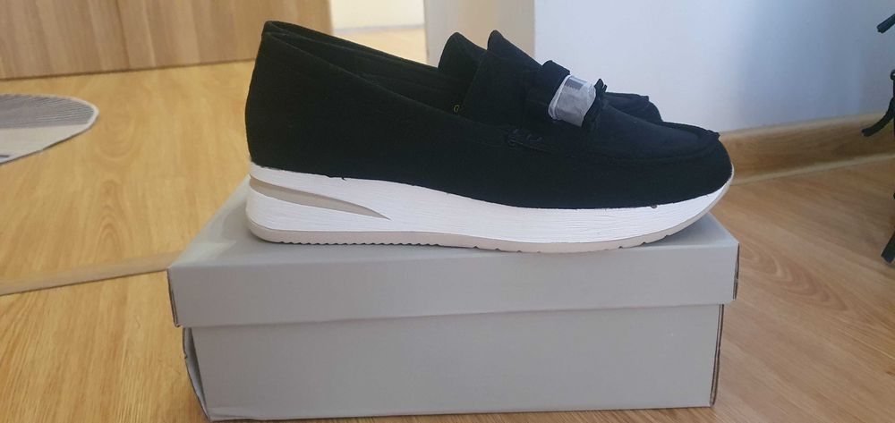 Nowe buty na koturnie 39