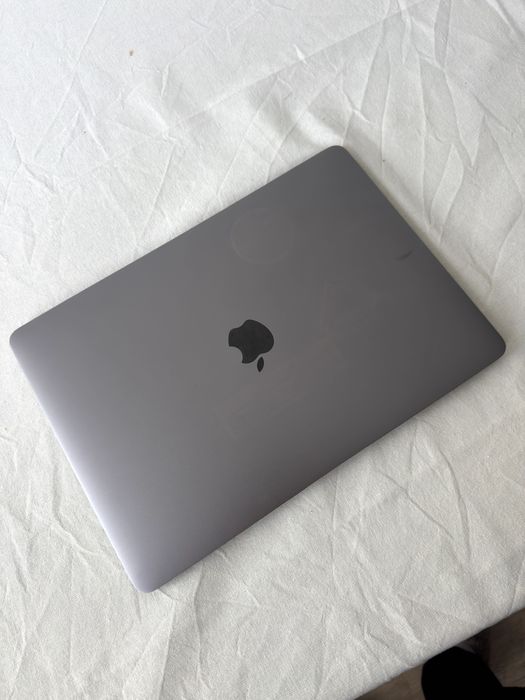 MacBook Pro 13" (2017) – i7 / 16GB RAM / 512GB SSD