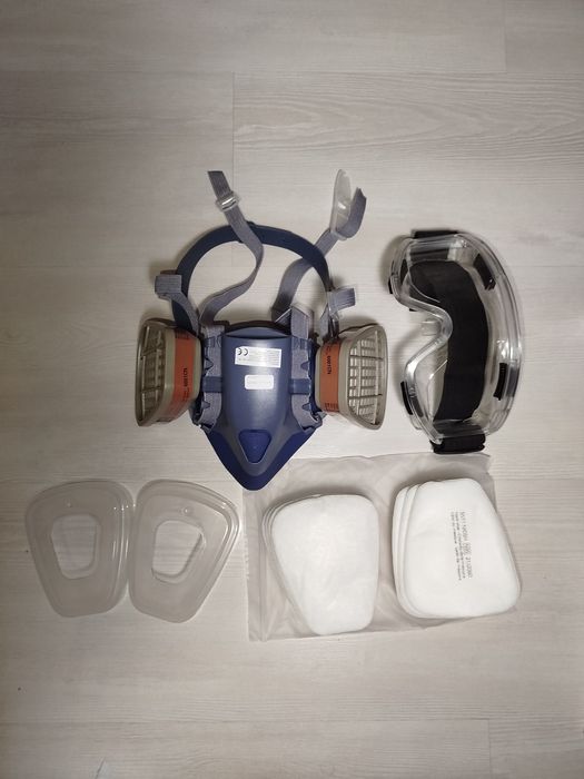 Респиратор ПОЛУ маска 16 в 1 с угольными фильтрами  и защитными очками