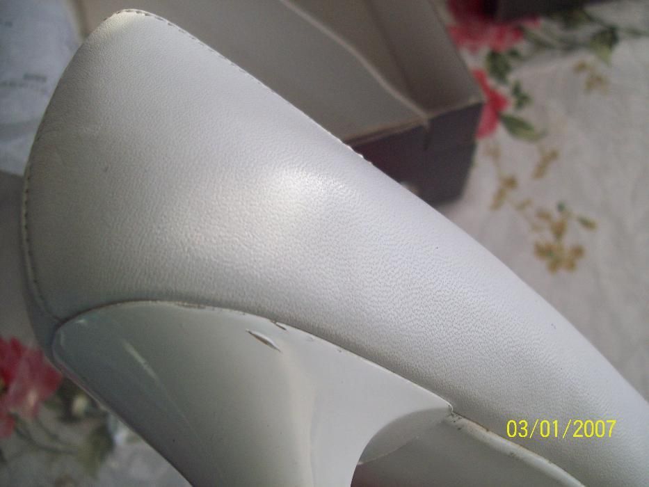 (3) Buty skórzane szpilki Baldowski białe rozm. 40 dług wkładki 27 cm