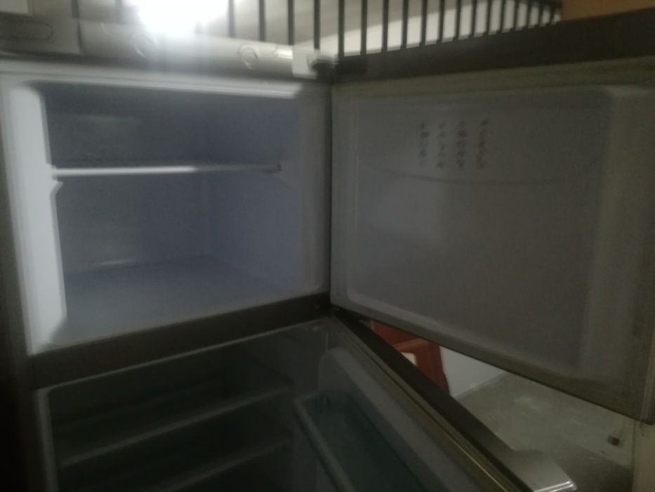 Frigorífico ARISTON, Modelo MTM 1711, Classe A em INOX