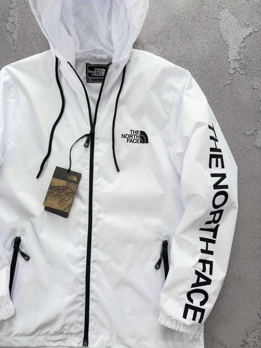 Чоловіча вітровка The North Face чорна Куртка Зе Норт Фейс з капюшоном