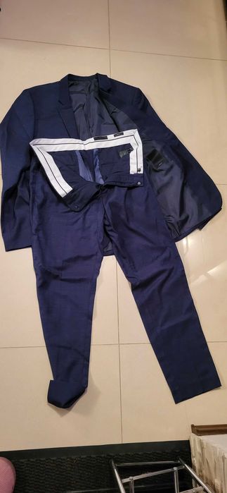 Garnitur granat H&M rozmiar M (52S) z białą koszulą
