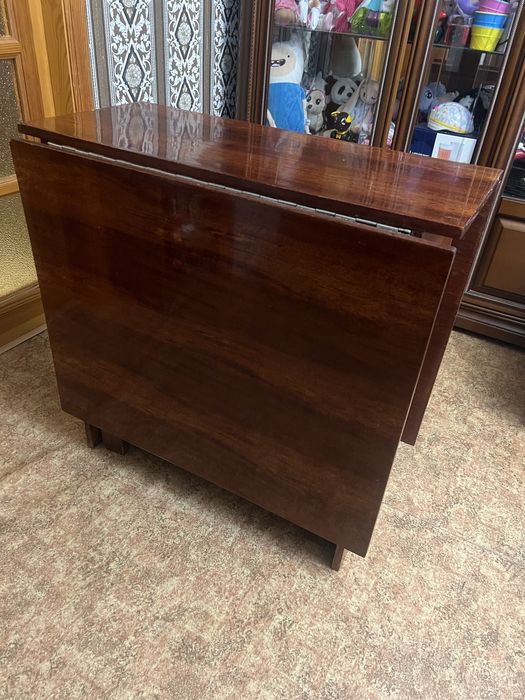 Продається Стіл -книжка