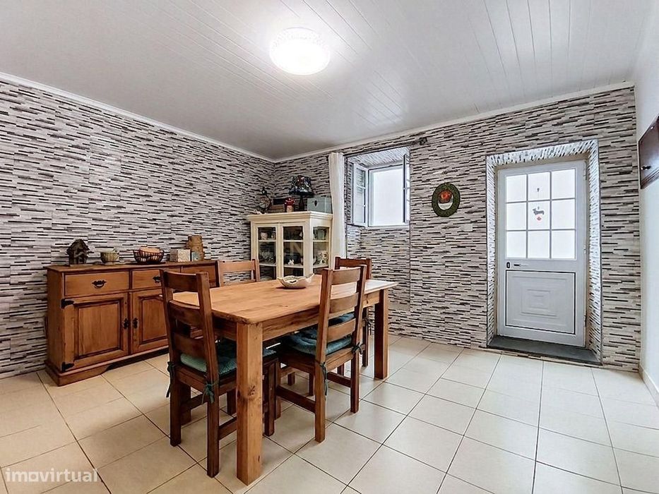 Moradia T2 no Centro da Vila do Nordeste | Jardim e Excelente Potencia
