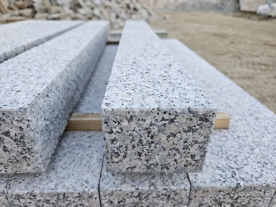 PALISADA GRANITOWA  / CIĘTA  /  płomieniowana/ Producent/Polski Granit