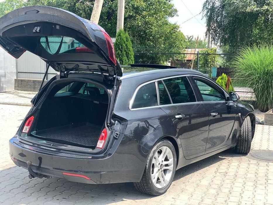 Автомобіль Інсігнія 2013