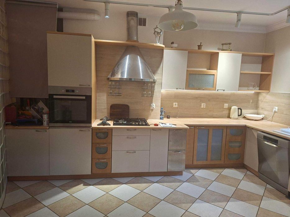 Odnowiony zestaw mebli kuchennych – Łódź