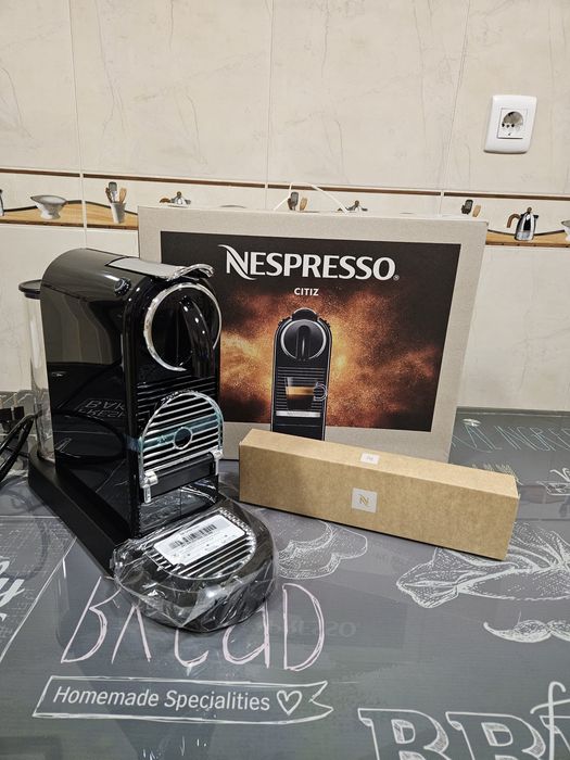 Máquina de café Nespresso citz preta nova com 3 anos de garantia