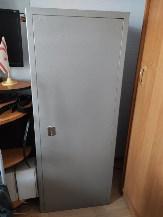 Металлический сейф,б/у,1500 гривен