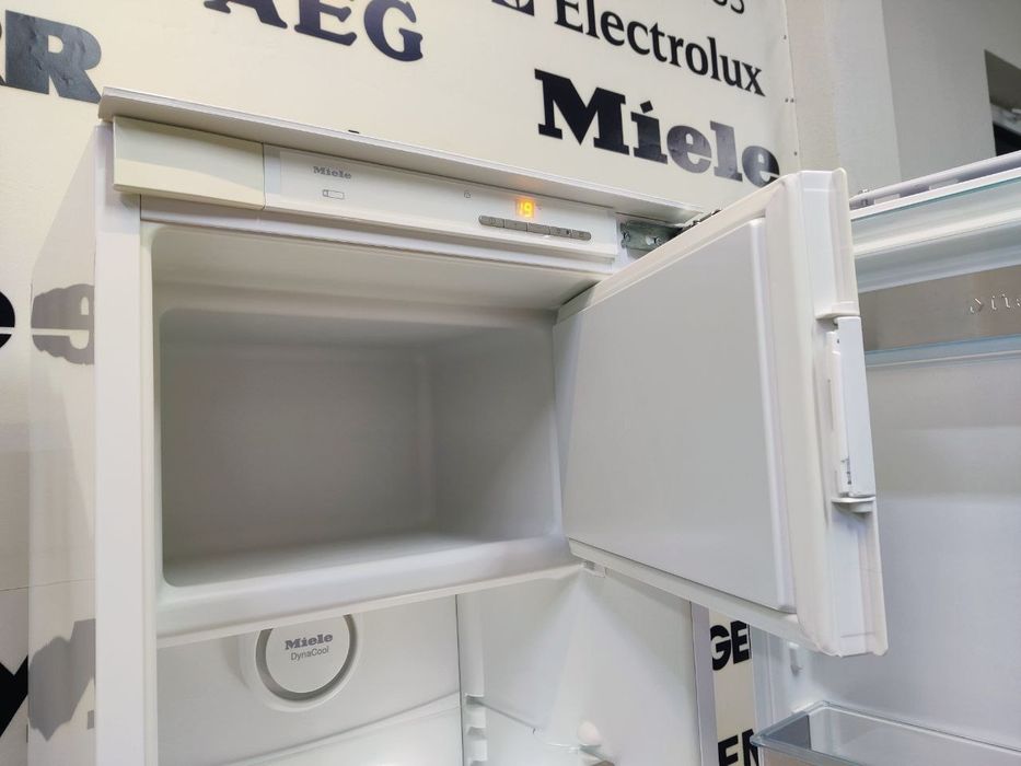 MIELE™ K 9758 iDF-4. PREMIUM. Встраиваемый холодильник. Bio-Fresh. DE.