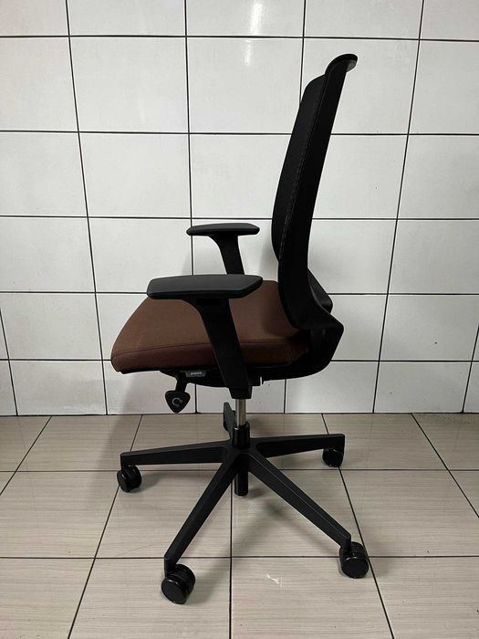 Fotel biurowy obrotowy ergonomiczny Profim Light Up 250S P61PU