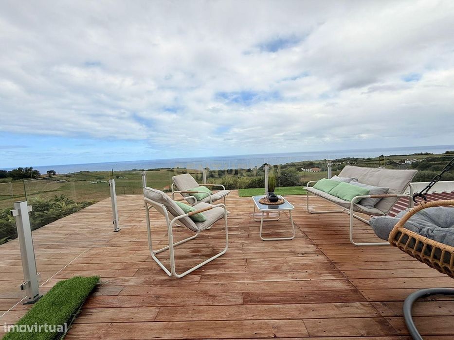 Moradia Moderna com Vista Mar e Serra – Excelente Oportunidade