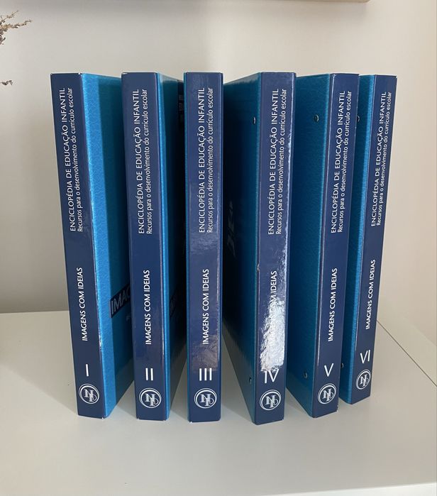 Enciclopédia de Educação de Infância com seis volumes