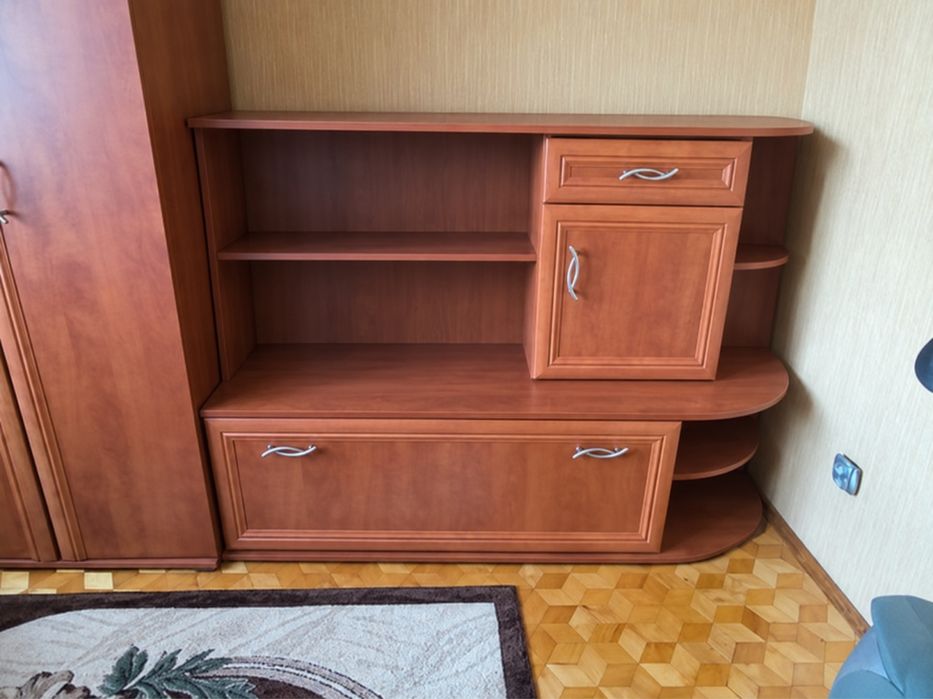 Meblościsnka, regał brązowy