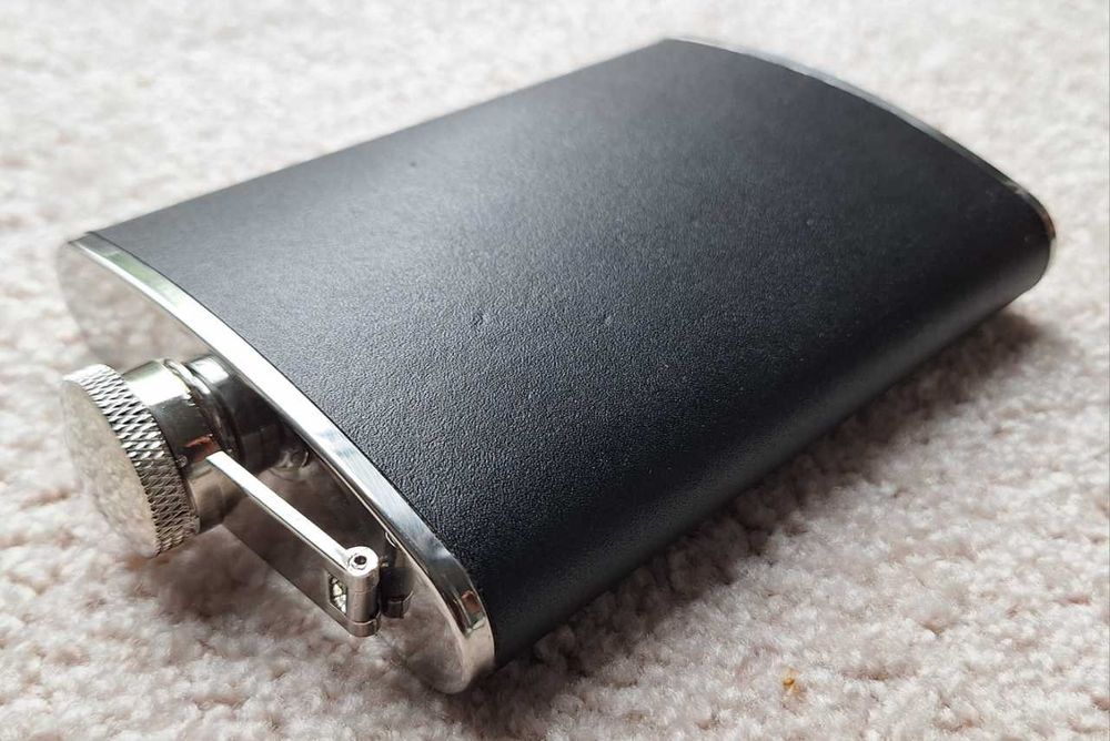 Piersiówka ze stali nierdzewnej