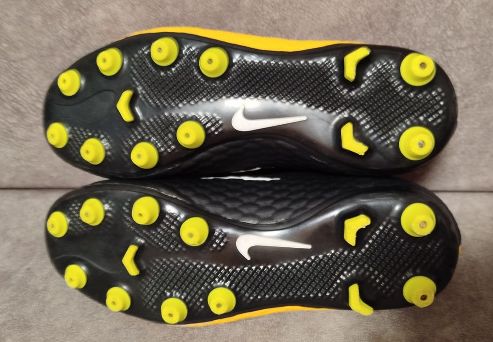 Футбольні  бутси NIKE  розмір  38,5 (24СМ)