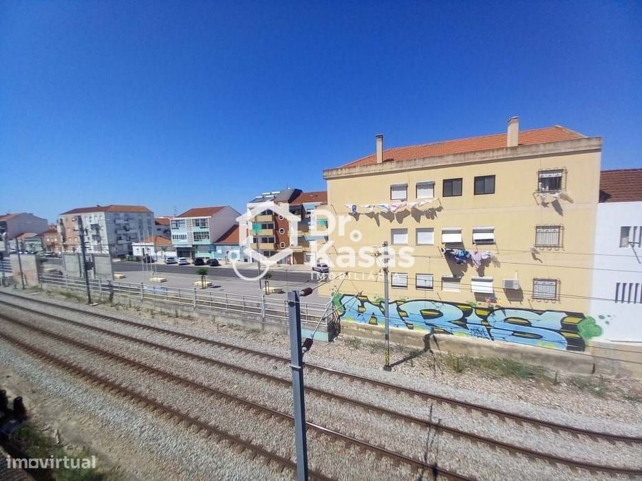 Apartamento T1 com varanda na Baixa da Banheira