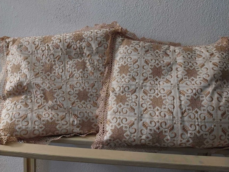 Lindas peças de loiça e bibelôs