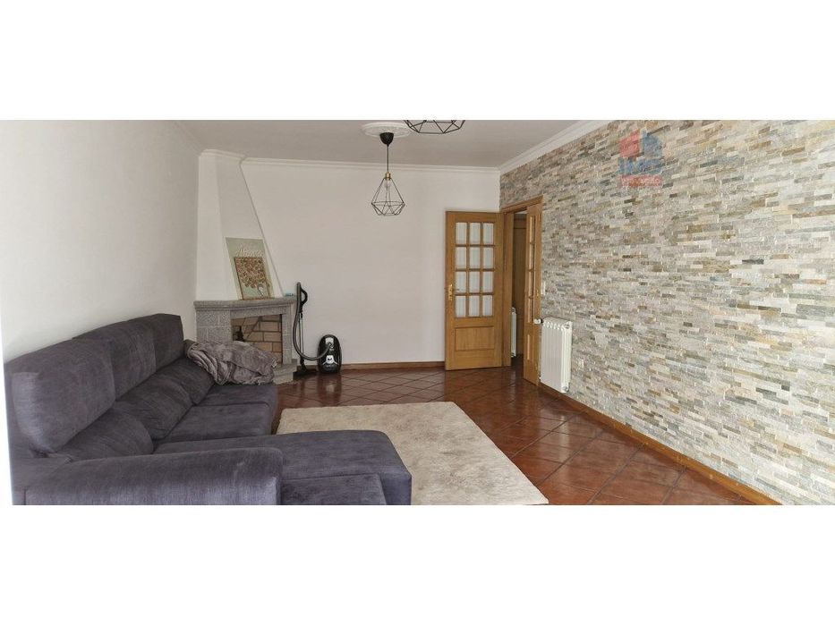 Apartamento T2 Com Duas Frentes, Sotão E Garagem | Vila Real