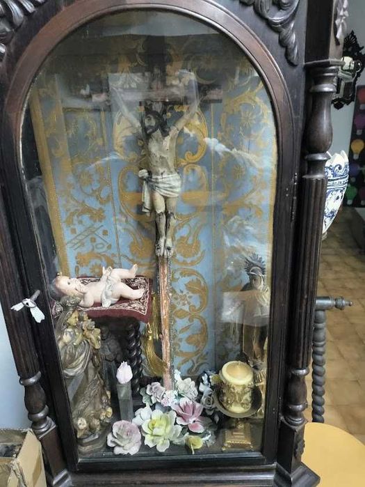Oratório Completo em Pau Santo com Cristo e 5 Imagens Religiosas