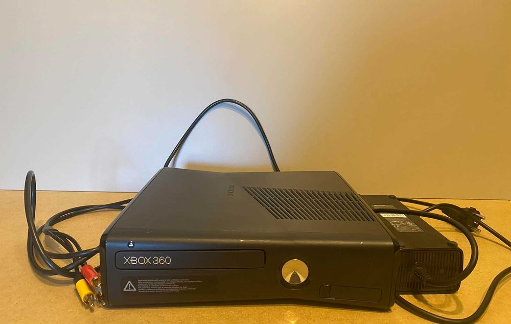 Konsola XBOX 360+KINECT