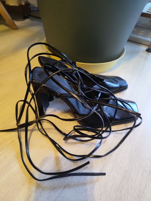 Buty na obcasie szpilki 37 rzymianki wiązane na łydce