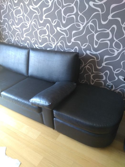 Sofa em pele preto com chaise longie