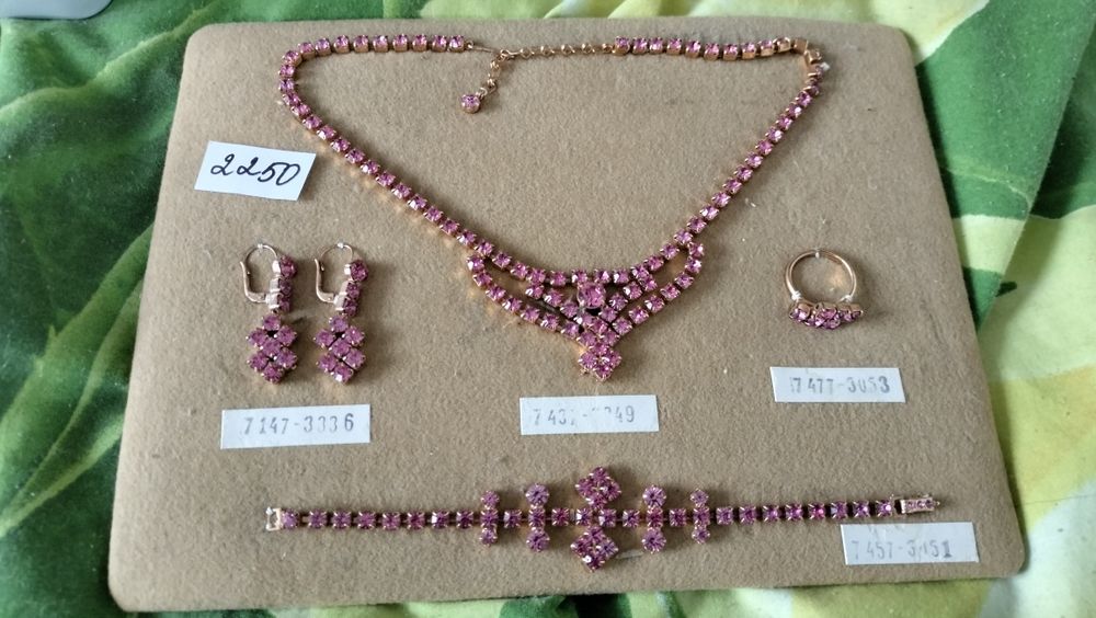 Броши винтажные. Много. Чехословакия.