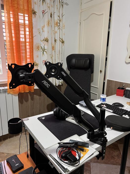 2 Monitores curvos 27 polegadas AOC e stand